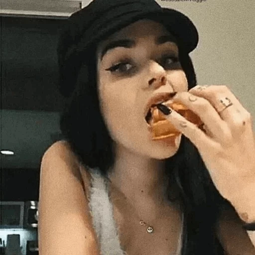 mujer joven, estilo de chicas, hermosa chica, las chicas son populares, maggie lindemann 2017