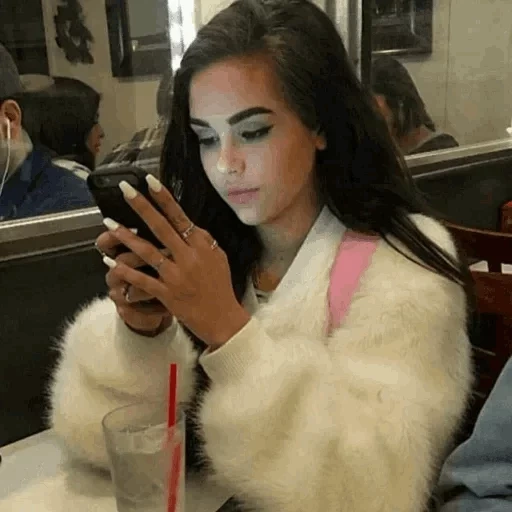 mark twain, kylie jenner, maggie lindemann, hermosa chica, azafrán drewitt-barlow