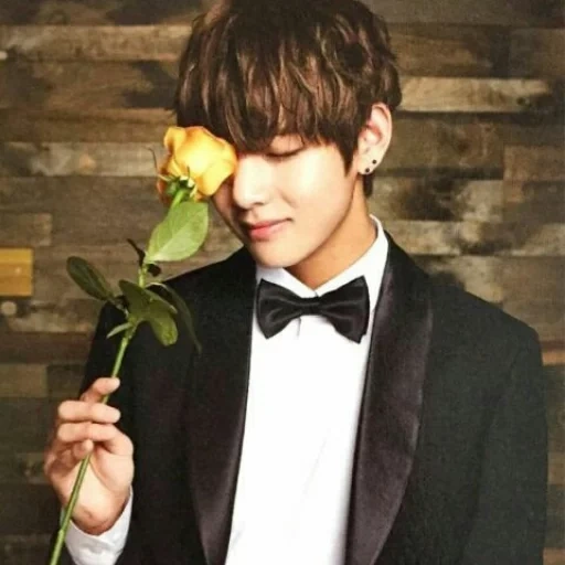 taehen kim, kim ta hyun, kim taehyun avec des fleurs, fleurs de kim taehen, biographie de kim taehyun