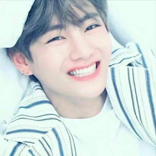 taehyung, kim ta hyun, taehyung bts, bts taehen sourire, smile kim taehen 2019