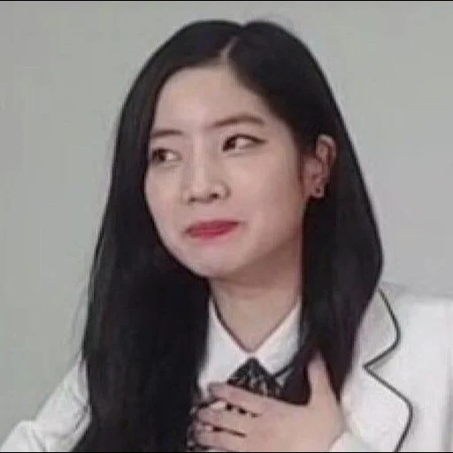 ils l'ont engagé, kim hye-yun, twice kpop, poudre noire, twice dahyun