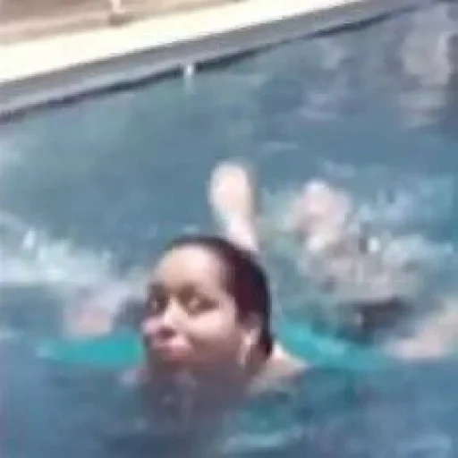 девушка в бассейне, ребенок, бассейн, pool, вода в бассейне
