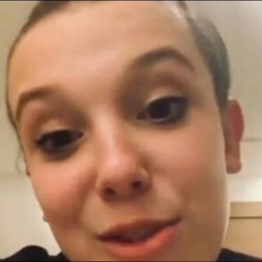 mujer joven, chica, chica de palo, millie bobby brown, actriz de bobby brown