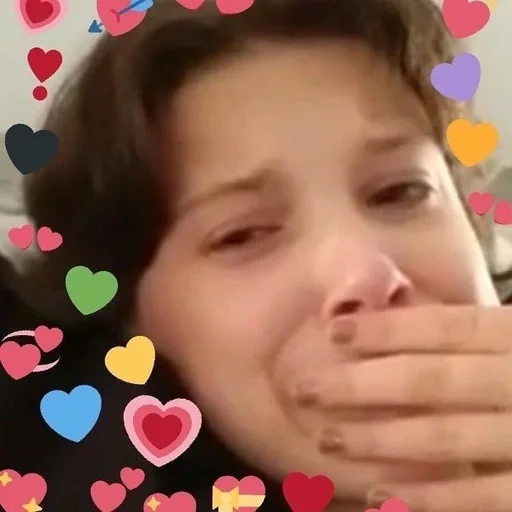cara, chica, humano, millie bobby brown, millie bobby brown memes con corazones
