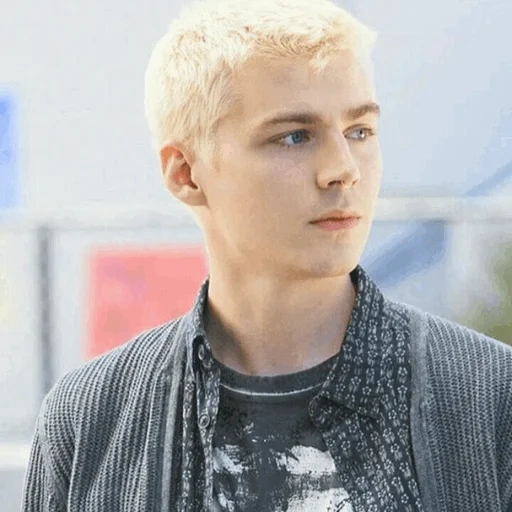 miles heizer, alex standall, miles heizer 2020, miles heizer blonde, 13 gründe für miles heizer