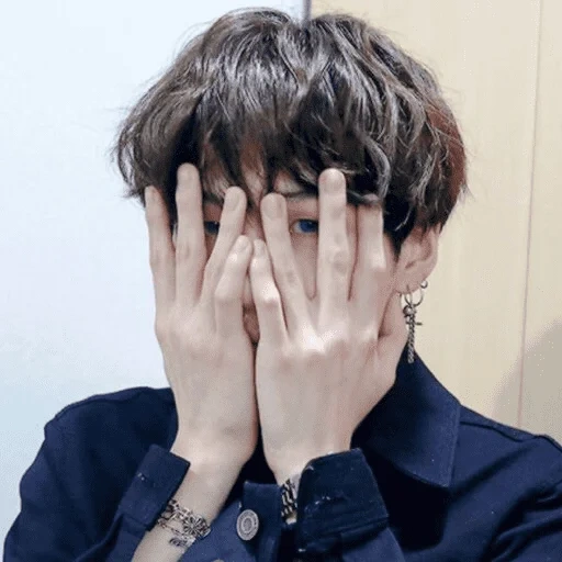 bts mano, yoongi bts, la mano di jungi bts, min yongi bts, dita del gruppo giovanile antiproiettile suga