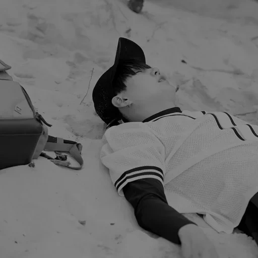 yoongi bts, bts jungkook, boys di bangtan, spiaggia di ming yongyi, min youngi suga