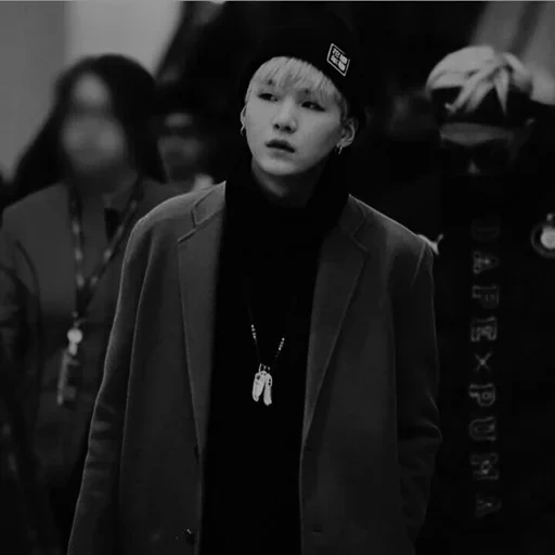 min youngi, yoongi bts, stile ming rongyi, min youngi suga, cappotto rongji antiproiettile junior league