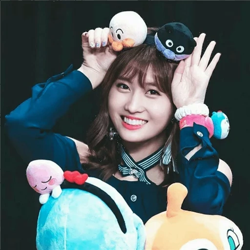 twice, mereka menyewa, twice momo, zhou zi yu