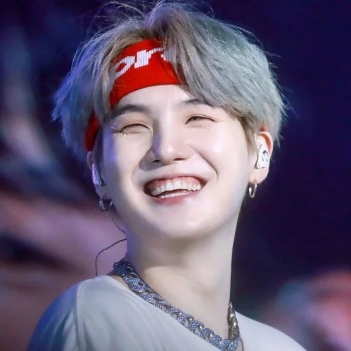 suga, bts юнги улыбается, мин юнги улыбка, yoongi bts, шуга bts