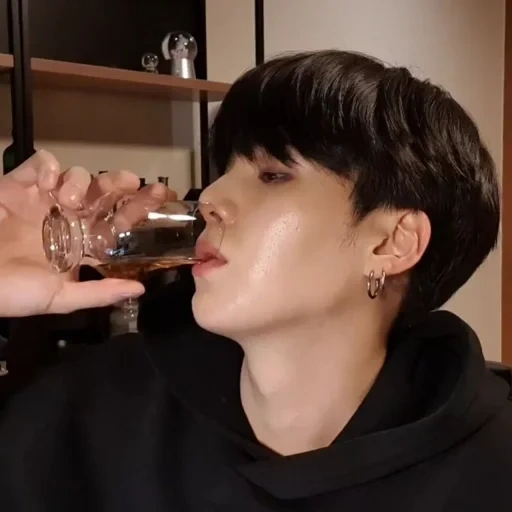 suga, yoongi bts, zheng zhongguo, bts jungkook, bts jungi drinking