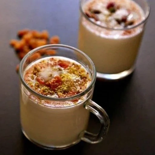 cioccolata calda, dolci arabi, sahlyab bevanda, sahlab bevanda, banana cocktail di cannella