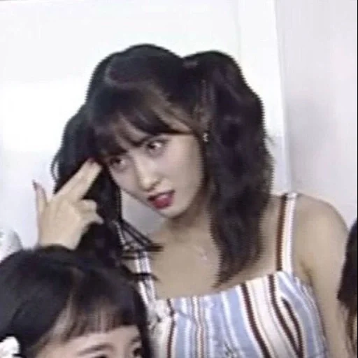 la ragazza, twice momo, twice nayeon, attrice dilnosa umarova, margherita sergeevna litvinenko