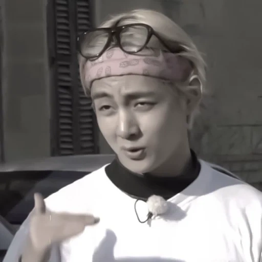 mèmes bts, kim tae-hyun, bts taehyung, bts thai hyun memes, explosifs bts de l apos armée yougoslave