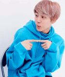 tipo, bts jin, junio a nosotros, kim sokjin está avergonzado, suéter azul kim sokjin