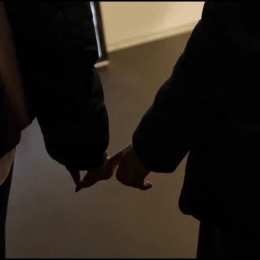 ноги, holding hands, пара романтика, finally found you, держаться за руки