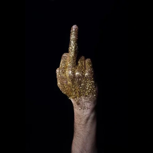 палец средний, руки в блестках, glitter gold, блестки золотые, блестки на руках