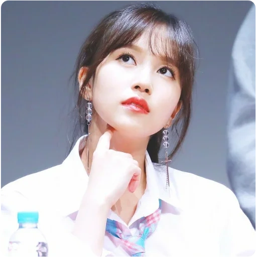 ellos contrataron, yu chongyong, twice mina, twice nayeon, hermosa chica asiática