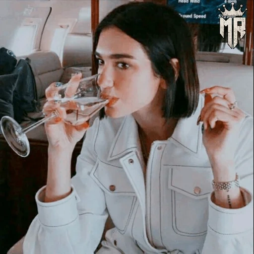 female, dualipa, the girl is very beautiful, women are beautiful, dualipa aesthetics