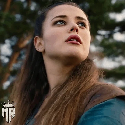 giovane donna, re artù, katherine langford, katherine langford nimue, serie maledetta katherine langford