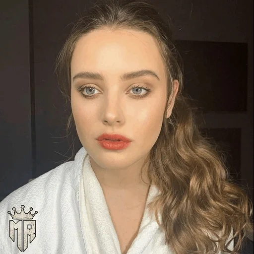 attrici, giovane donna, trucco in stile, katherine langford, elizabeth langford