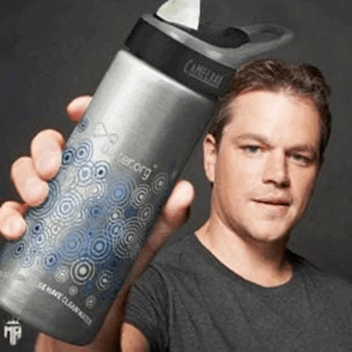 matt damon, acqua limpida, bottle water, lire la suite de l'article, matt damon double crystal