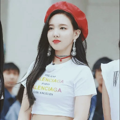 duas vezes, eles são naun, zhou zyuy, duas vezes nayeon, duas vezes dahyun