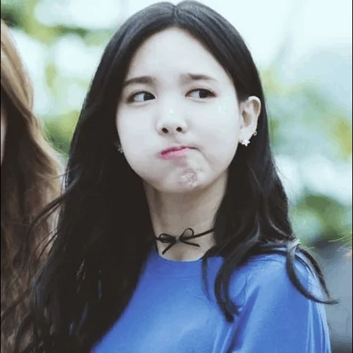 dua kali, mereka adalah naun, dua kali mina, dua kali nayeon, gadis asia