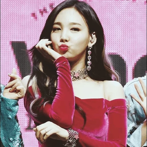 due volte, sono naun, rosa nero, due volte nayeon, nayeon è due volte