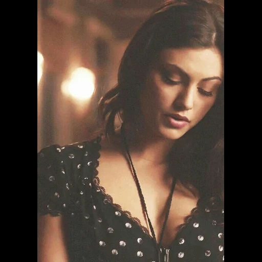 female, phoebe tonkin, beautiful woman, women are very natural and unrestrained, phoebe tomkin's vampire diaries