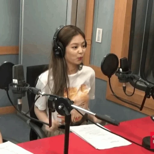 orang asia, radio, blackpink, studio rekaman podcast, hubungan asmara jenny bleszynk yang jadi sorotan terbongkar