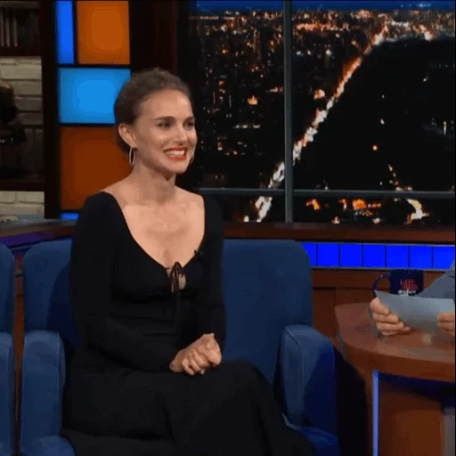 женщина, стивен кольбер, brie larson jimmy fallon, jennifer lawrence colbert show, дженнифер лоуренс in the late show with stephen colbert 2021