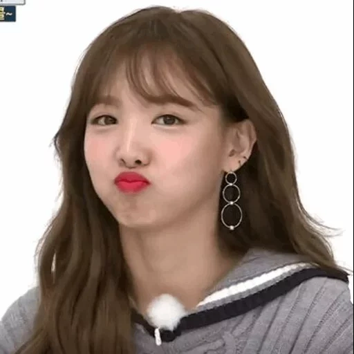 dua kali, mereka adalah naun, dua kali jihyo, dua kali nayeon, dua kali jongeon imut