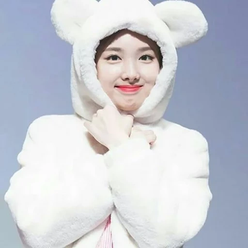 asiatiques, twice, ils l'ont engagé, emmanuelle, twice nayeon