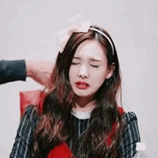 sono naun, due volte nayeon, due volte nayeon memes, nun twis di stubbulante, mmtg show korea host