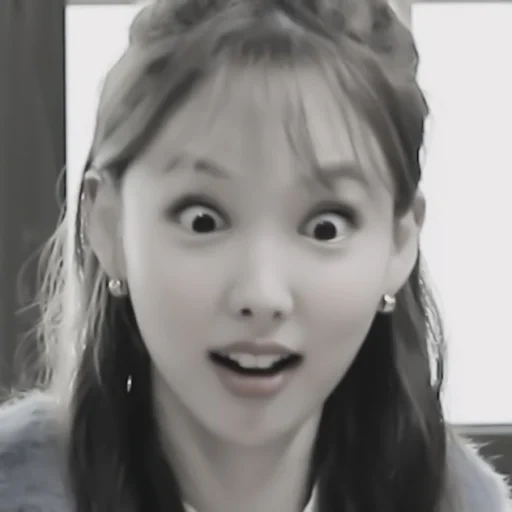 gli asiatici, meme dell'esilio, twice tzuyu, twice nayeon, le stelle coreane