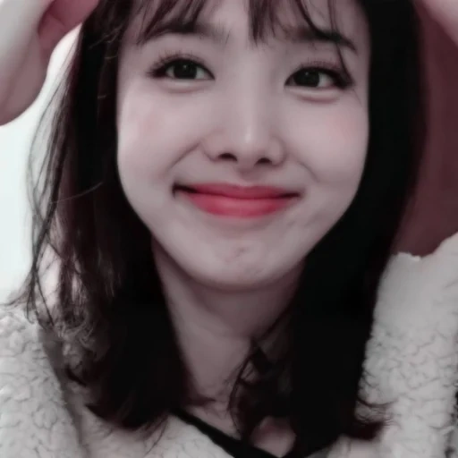 orang asia, mereka menyewa, twice nayeon, aktor korea, aktris kim sun hyun