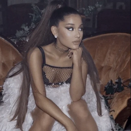 ariana, ariana, weihnachtsmann, ariana grande, ariana grande 2019