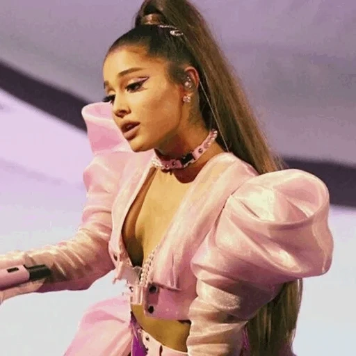 chicago, la dichiarazione, ariana grande, foto di un amico, ariane grande donut tour