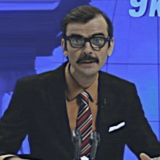 mème lapenko, lapenko news anchor, le sensationnel est tombé entre nos mains, le sensationnel mcriffer nous a plopé dans les mains, des mèmes sensationnels tombent entre nos mains