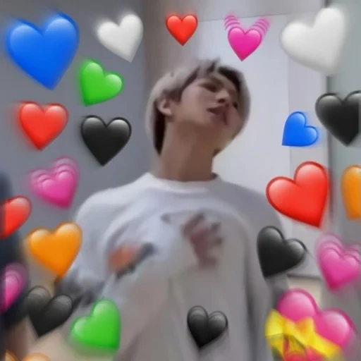 estou enviando corações, bts hosok heart, corações picci, hosok com corações, coreanos com corações com um meme