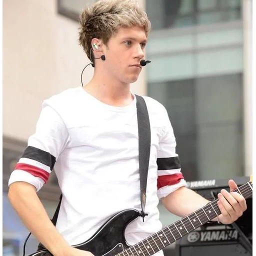 neil holland, 1d neil holland, lire la suite de l'article, niall horan irish, neil holland chitarra