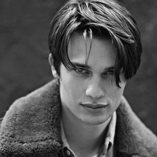 young man, patricia, famous figures, the boys are very handsome, nicholas galitzine