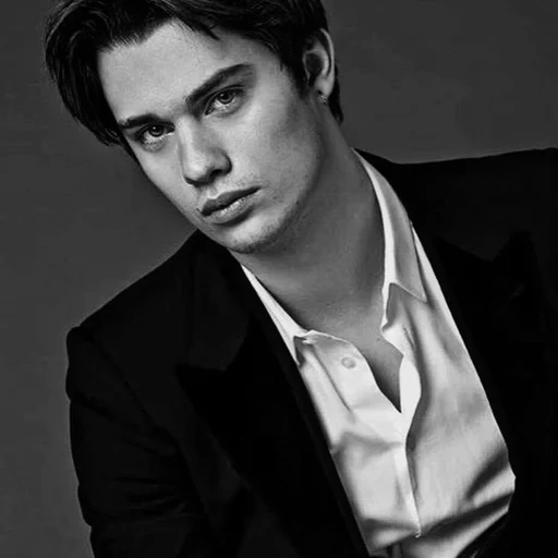 wanita muda, laki-laki baik, nicholas golitsyn, nicholas galitzine, nicholas golitsyn 2022