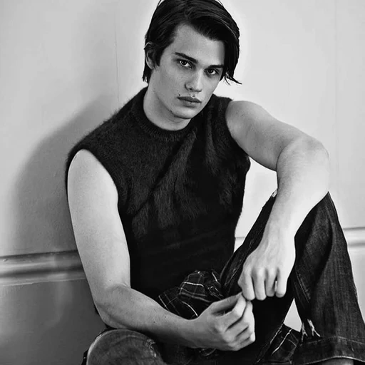 der junge mann, the handsome, nicholas golitsen, nicholas galitzine, jonathan reese myers