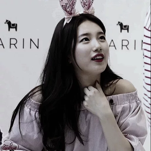 bae suzy, pe su ji, terciopelo rojo, actores coreanos, actrices coreanas