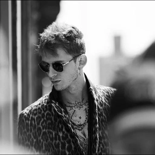 mgk rock, bintang rock, rapper kelly, senapan mesin kelly, machine gun kelly boutique john varvatos 2017