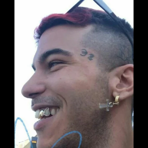 le mâle, humain, visage de tatouage, visage de tatouage, tatouage sur le sourcil