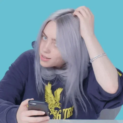 billy alish, billie eilish, le chanteur billy alish, billy alish sourit, billie eilish sourit