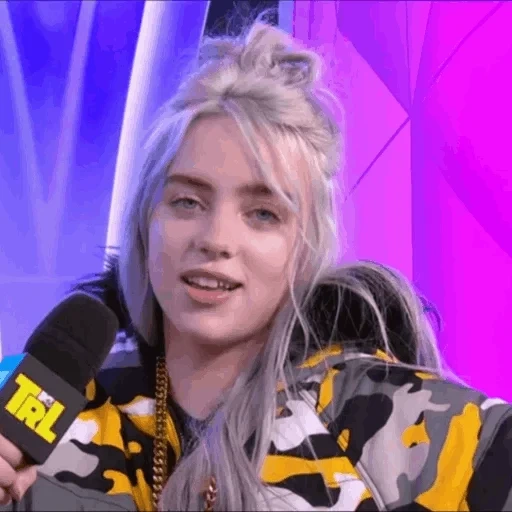 billy alish, billie eilish, billy eilish 2021, billy alish sourit, billy alish aux cheveux blancs